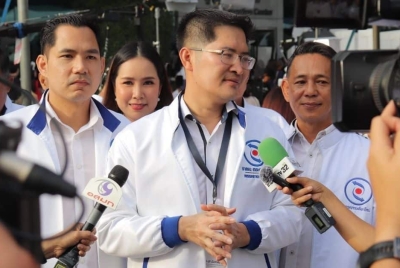 泰国政坛罕见一幕，总理候选人线下约架？