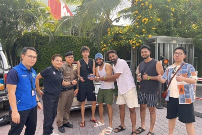 芭堤雅暖心一幕，印度游客拾金不昧归还中国游客iPhone 16