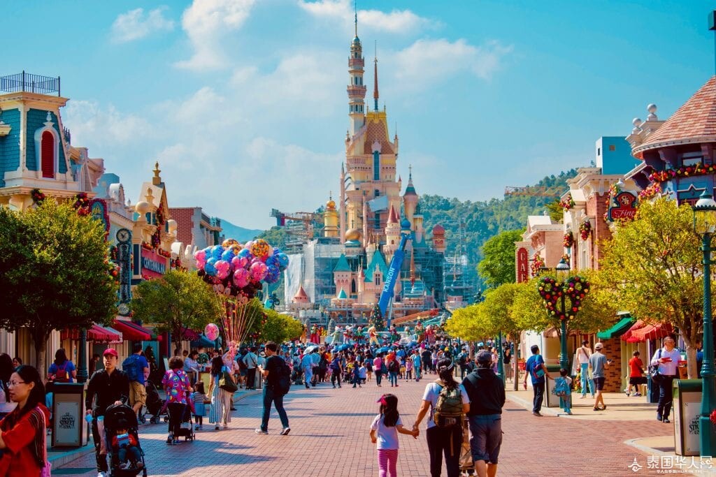 Disneyland-California-Kon-Karampelas-Unsplash-1024x683.jpg