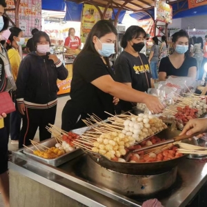 宋干节餐饮生意火爆，肉丸每日卖出达600公斤