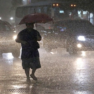 泰国雨季的第一天：36个省发出大雨警告