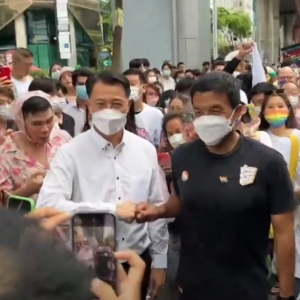 曼谷首届骄傲游行活动，新市长查差亲自参加与民互动