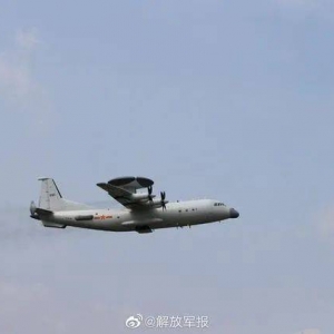 东部战区在台岛周边海空域组织多军兵种联合战备警巡