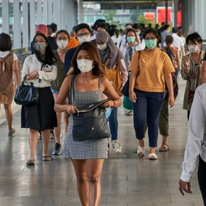 曼谷每日新增超1万例新冠病毒感染者