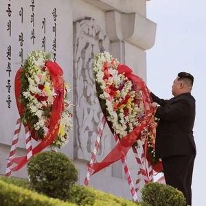 金正恩参谒中朝友谊塔 向中国人民志愿军烈士致敬