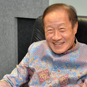 从泰国前十富豪到囚徒！亿万富豪父女被判入狱