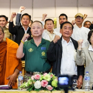 40余人集会呼吁佩通坦立即辞职！誓师6·28大集会