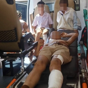 呵叻府校园突发狗袭事件，4名学生受伤1人重伤