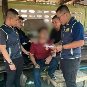 中国男子遭胁迫,200万铢现金被抢