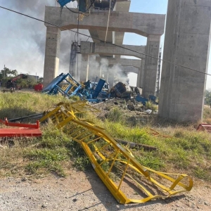 泰国高铁施工起重机倒塌 22人死亡50余人受伤