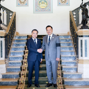 泰国铁路坠桥事故，中国大使致慰问