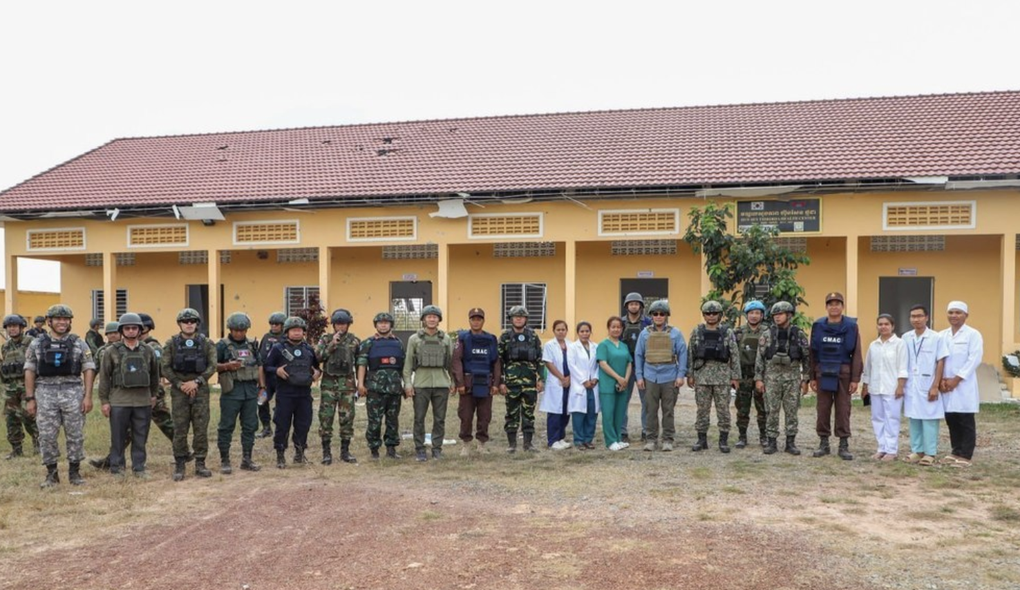 东盟观察团实地视察菩萨省遭泰军破坏医院与民用设施