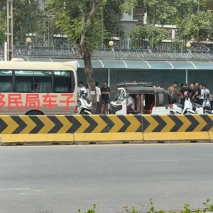 柬埔寨大批中国人排队办证回国