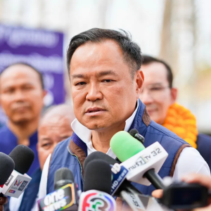 民调领先不自满，阿努廷下乡拉票