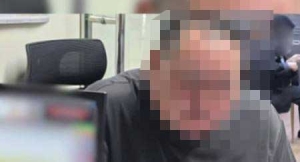 52岁中国男子机舱盗窃，被马尼拉机场拉黑