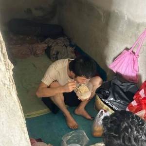 中国男子被困西港烂尾楼!民众及时报警挽救