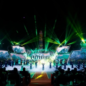 越南举办“赤手塑山河”节目,缅怀胡志明主席