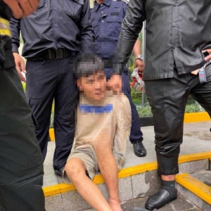 西港中国男子疑似吸毒后纵火？警方介入调查动机